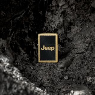 Zippo & JEEP - zapalovač s ikonickým logem JEEP, symbolem svobody a dobrodružství .🔥...